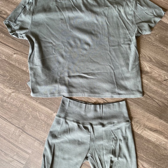 Her Size Large/XL Sea Green Ribbed Oversized Shirt and Biker Short Set - Picture 3 of 3